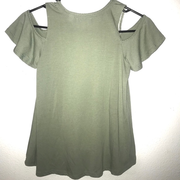 3/$15 🎀Girls stylish top🎀🎀 - Picture 3 of 4